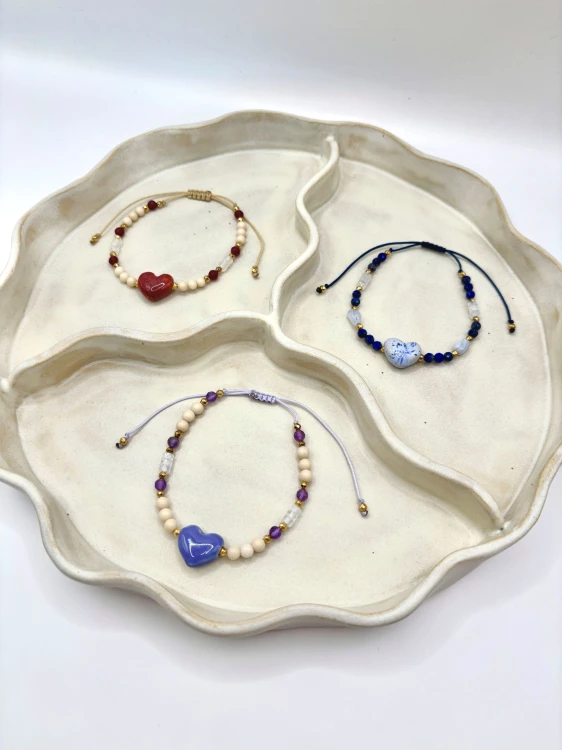 Bransoletka z Ceramicznym Sercem – Ametyst, Agat, Lapis Lazuli, Kamień Rzeczny, Kryształ Górski i Hematyt
