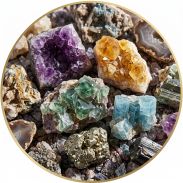 Kamienie naturalne w biżuterii – właściwości i znaczenie